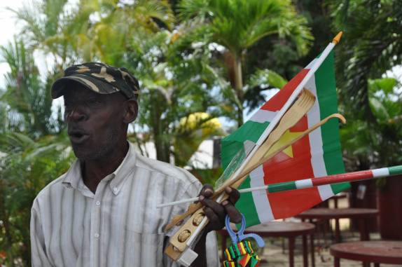 Vendedor de rua em Paramaribo, no Suriname